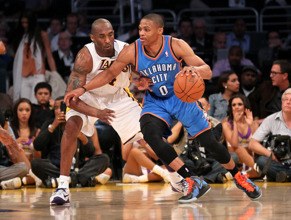 詹姆斯：签耐克并不是因为乔丹 是因为耐克给了很多钱并且我想穿