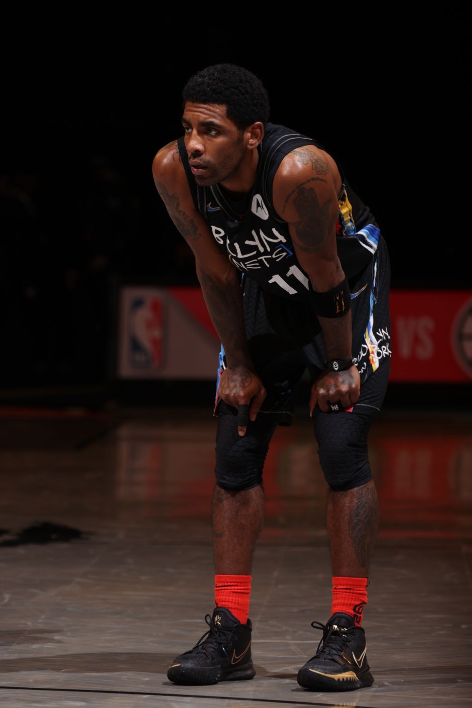 布克准绝杀！杜兰特38分率太阳险胜雄鹿，守住西部附加赛席位