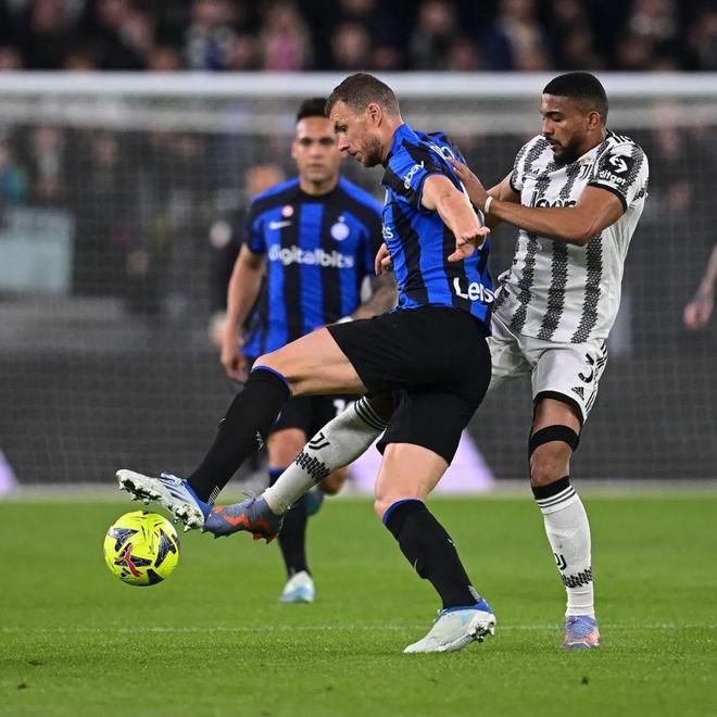 皇马启动大换血计划！卖掉小熊，套现卡马文加，曼城铁卫有望加盟