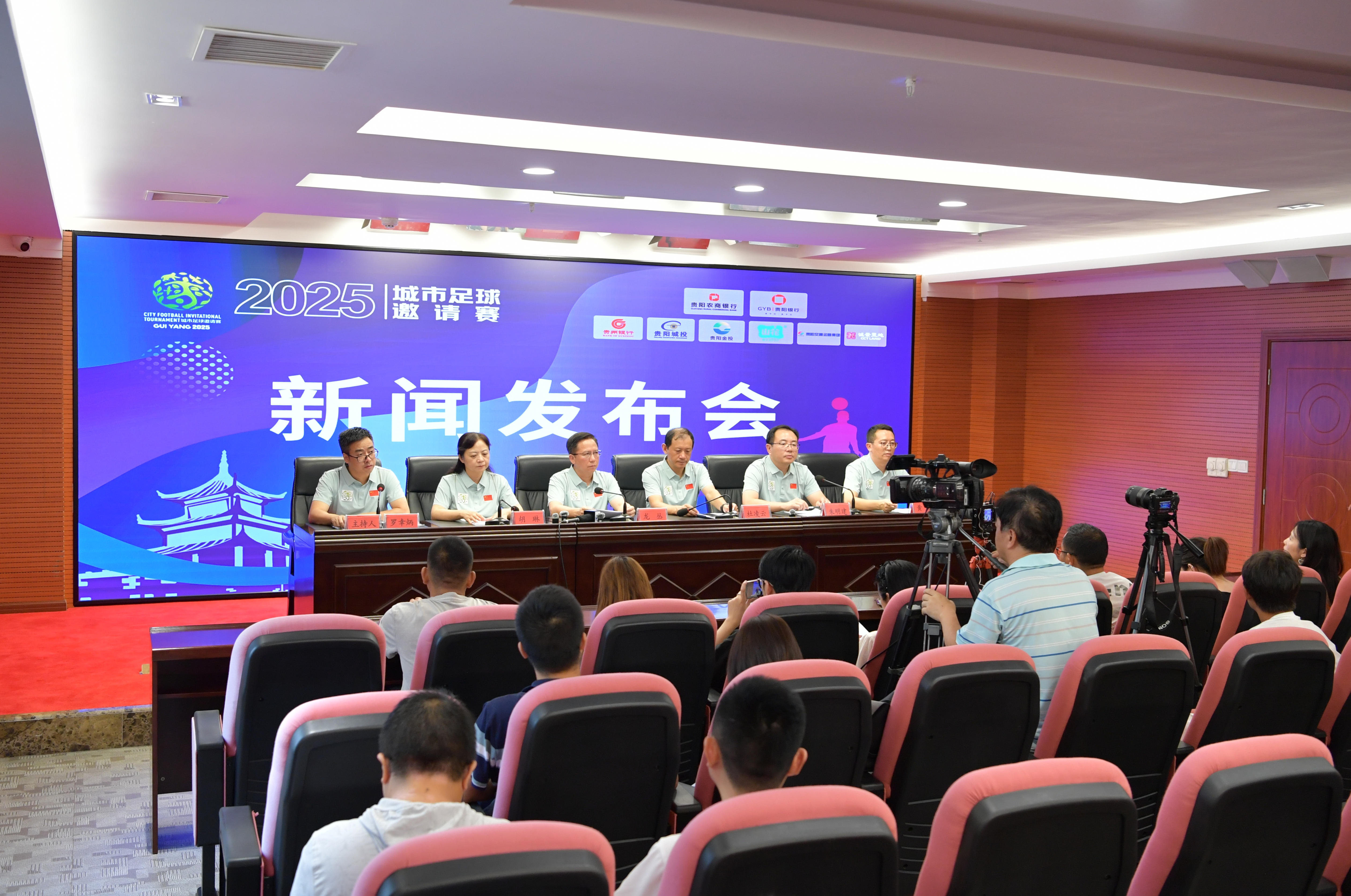 米兰欲用恩昆库换莱万遭巴萨否认